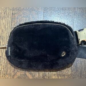 lululemon athletica Everywhere Belt Bag - Black Plush Fleece